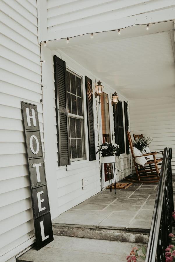 The Bond 1835 Hotel Skaneateles Exterior photo